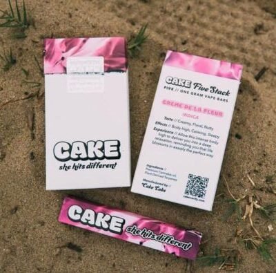 Creme de la Fleur Cake disposable vape pen, 1g Gen 3 smooth hybrid with vanilla cream flavor